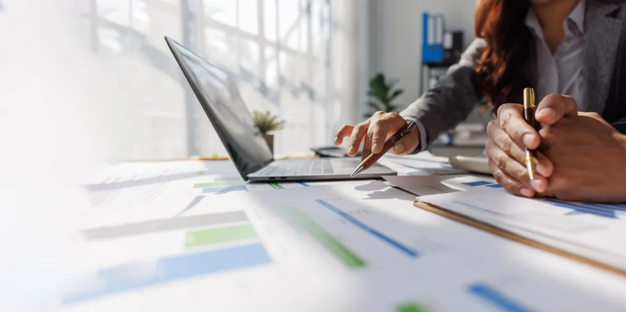 The Simple 5-Minute Weekly Habit That Keeps My Bills Under Control